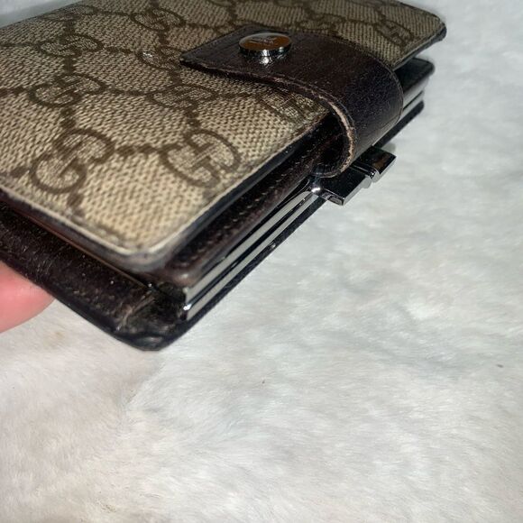 Authentic GUCCI GG Logo Kisslock Wallet - Picture 4 of 13